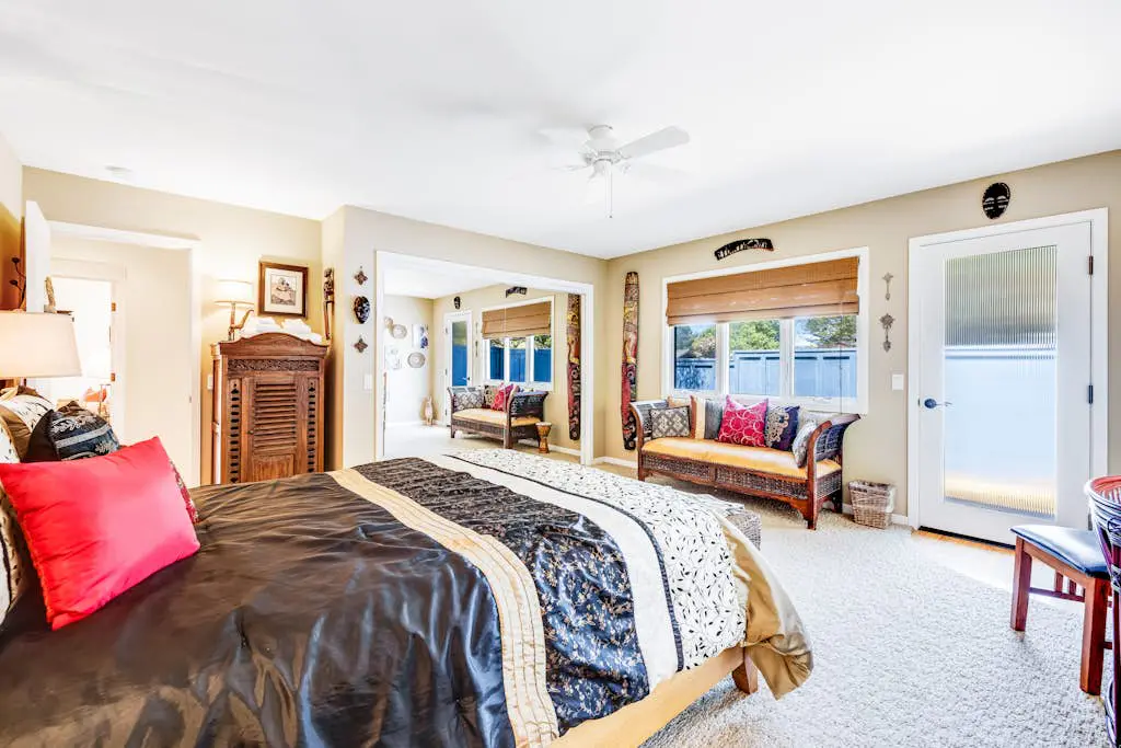 Voyagers Paradise - Ocean View Home with Private Hot Tub, Deck & Fireplace - Walk to Cooks Beach