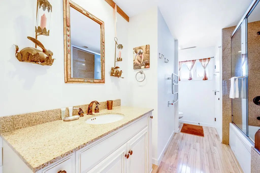 Voyagers Paradise - Ocean View Home with Private Hot Tub, Deck & Fireplace - Walk to Cooks Beach