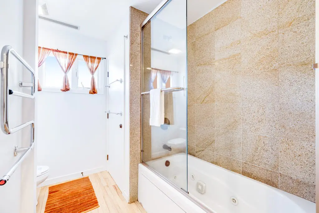 Voyagers Paradise - Ocean View Home with Private Hot Tub, Deck & Fireplace - Walk to Cooks Beach