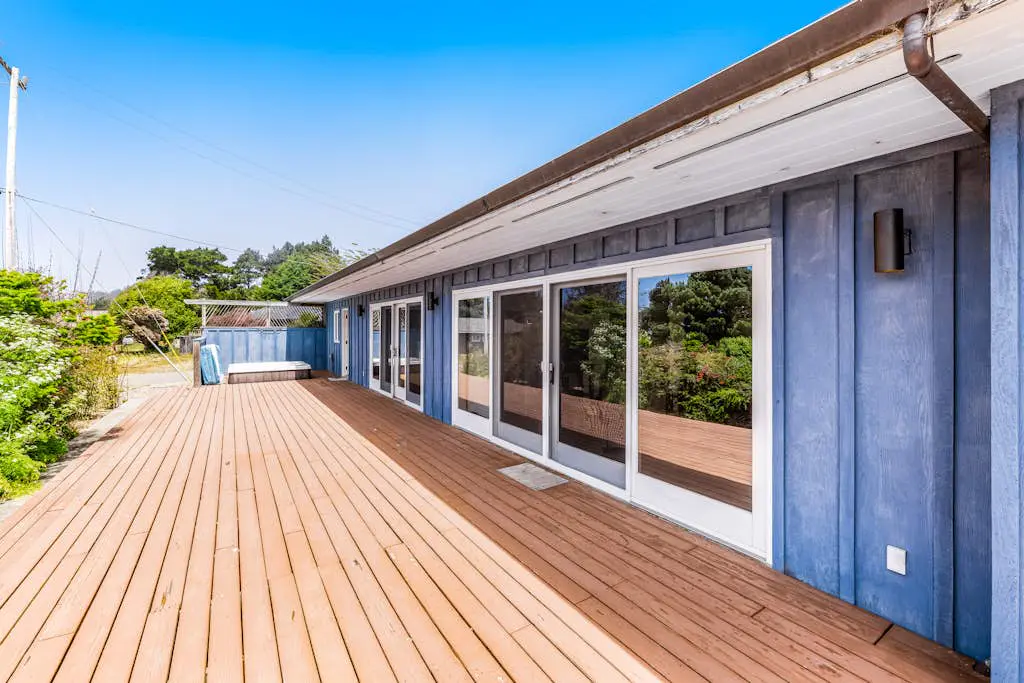 Voyagers Paradise - Ocean View Home with Private Hot Tub, Deck & Fireplace - Walk to Cooks Beach