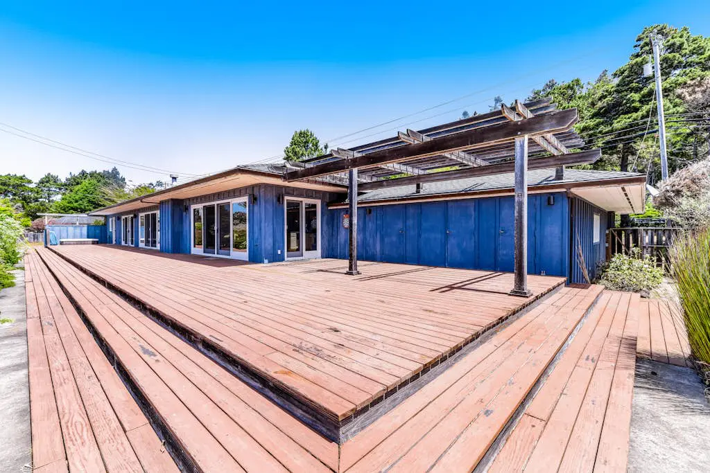 Voyagers Paradise - Ocean View Home with Private Hot Tub, Deck & Fireplace - Walk to Cooks Beach