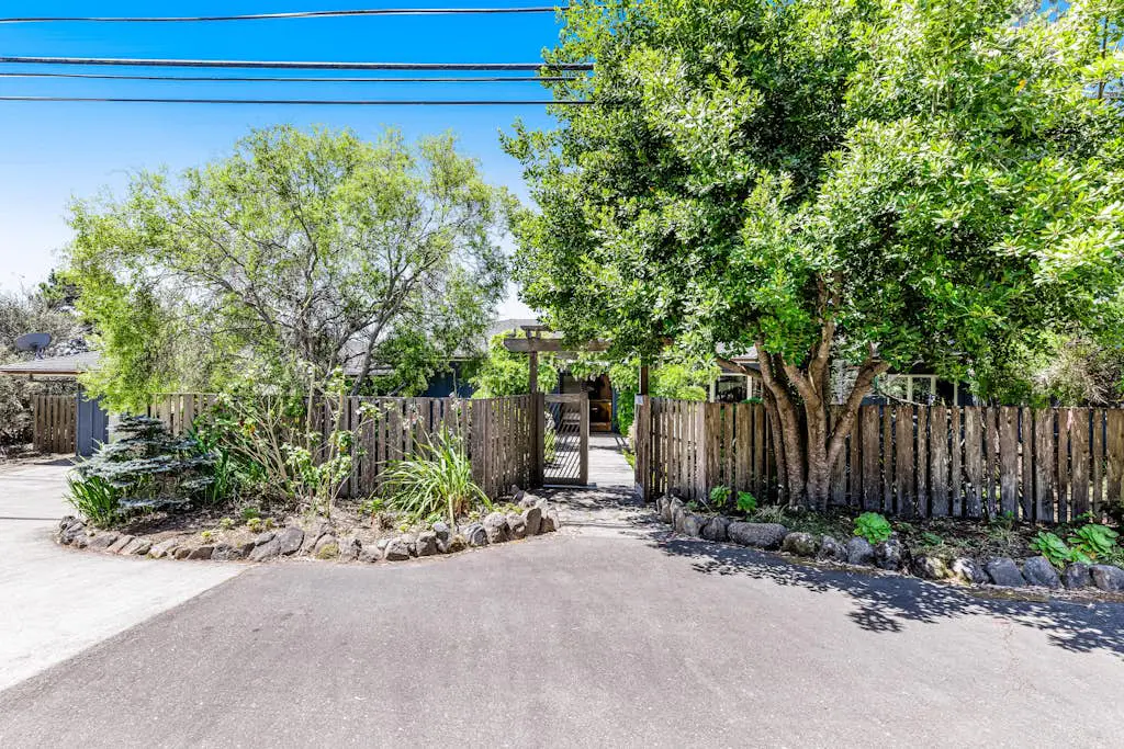 Voyagers Paradise - Ocean View Home with Private Hot Tub, Deck & Fireplace - Walk to Cooks Beach