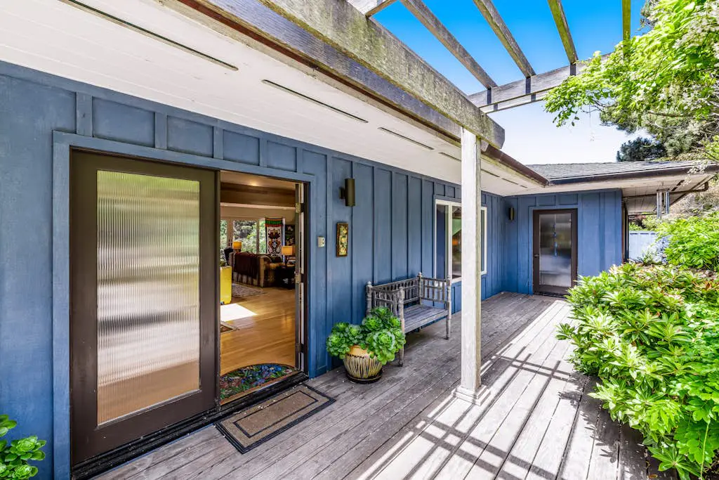 Voyagers Paradise - Ocean View Home with Private Hot Tub, Deck & Fireplace - Walk to Cooks Beach
