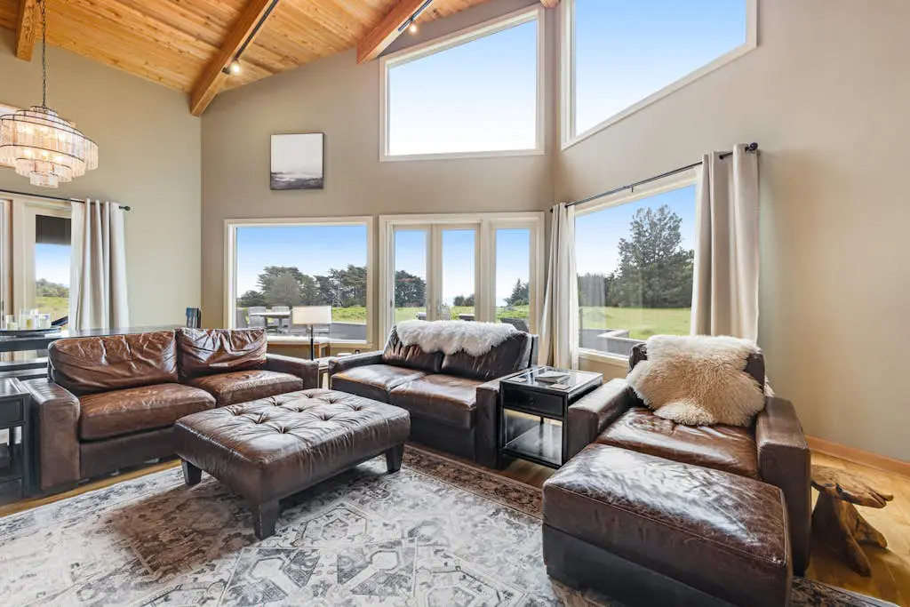 The Driftwood - Coastal Sea Ranch retreat with hot tub & fireplace