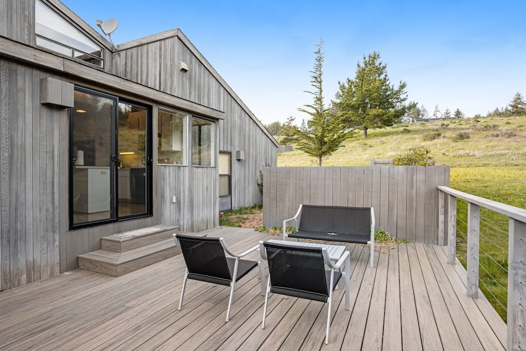 Spacious Home w/Ocean View, Wood Burning Fireplace, Shared Pools & Tennis