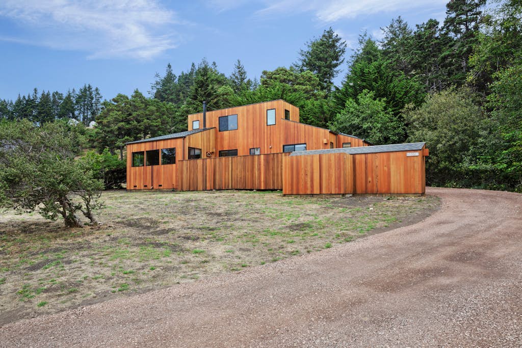 Newly Renovated Home with Ocean Views, Private Hot Tub - One Dog OK