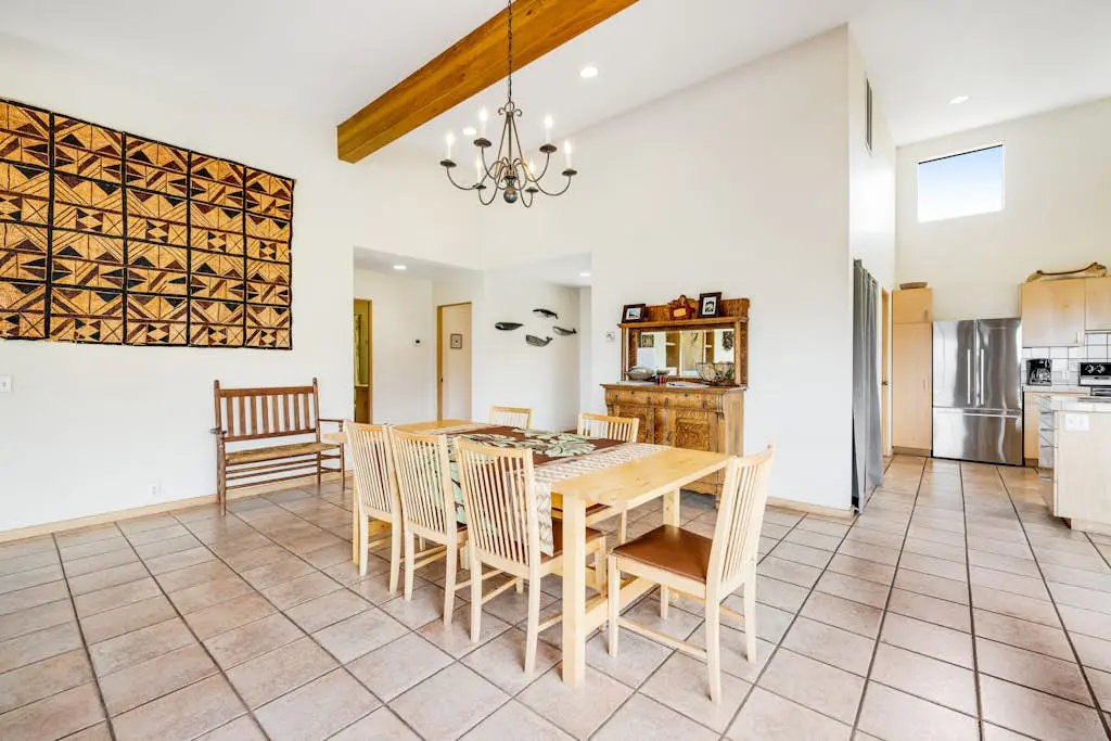 Aloha House - William Brunner-designed home with private hot tub, dogs welcome