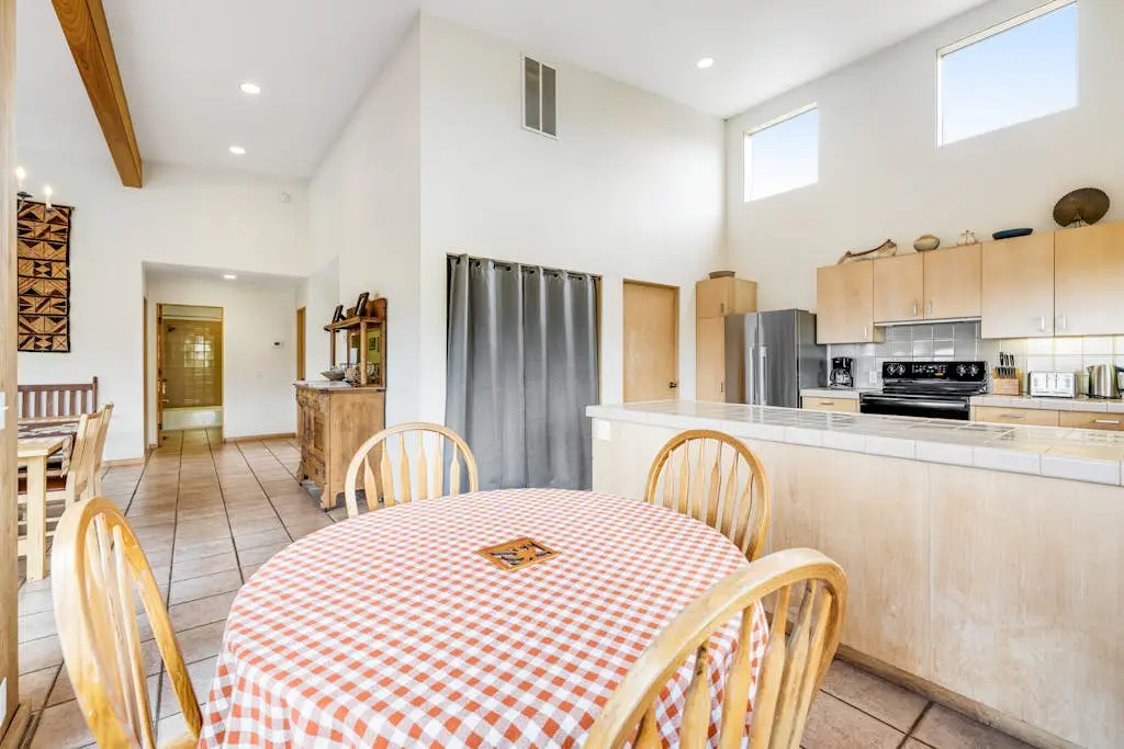 Aloha House - William Brunner-designed home with private hot tub, dogs welcome