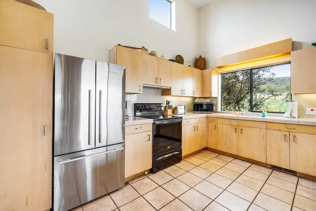 Aloha House - William Brunner-designed home with private hot tub, dogs welcome