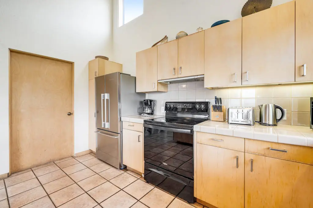 Aloha House - William Brunner-designed home with private hot tub, dogs welcome
