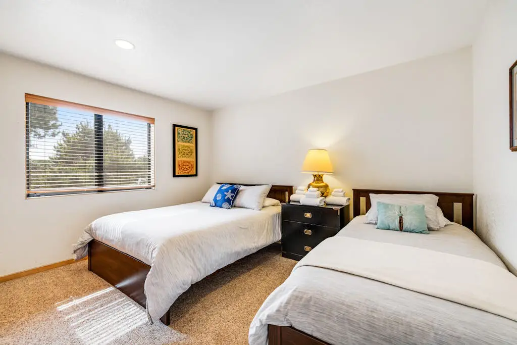 Aloha House - William Brunner-designed home with private hot tub, dogs welcome