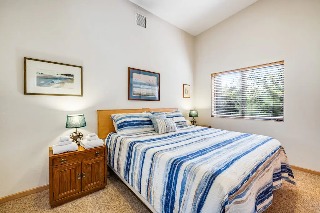 Aloha House - William Brunner-designed home with private hot tub, dogs welcome