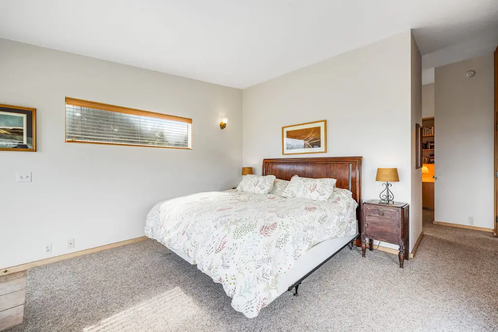 Aloha House - William Brunner-designed home with private hot tub, dogs welcome