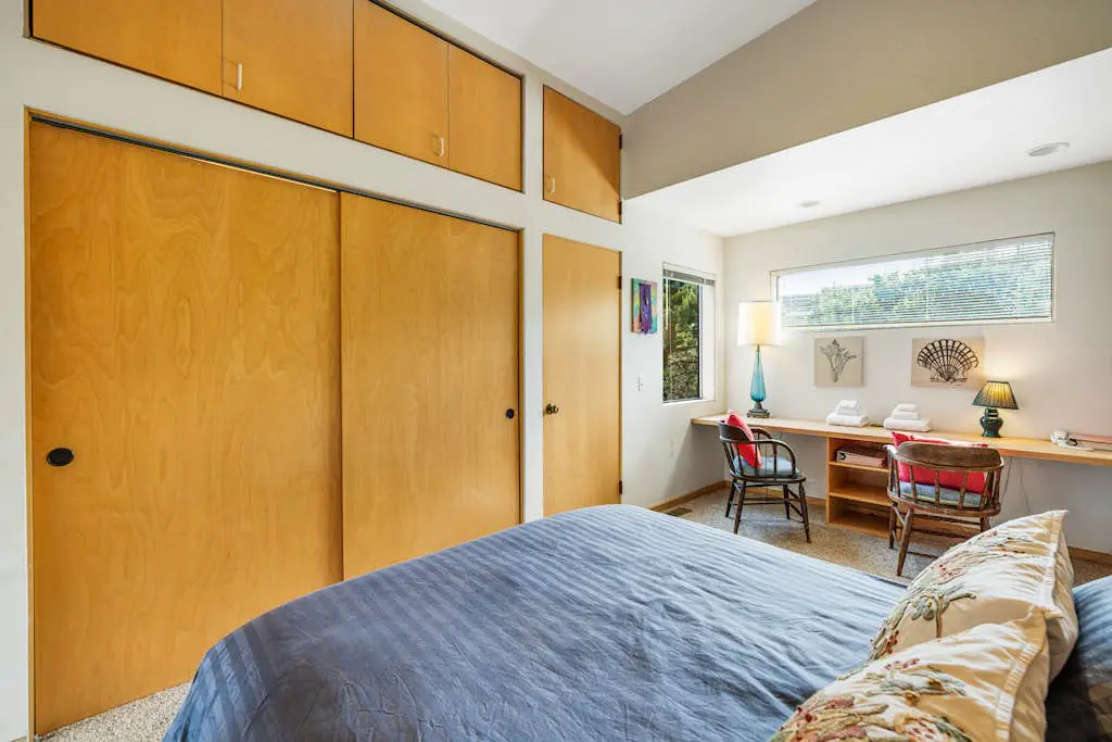 Aloha House - William Brunner-designed home with private hot tub, dogs welcome