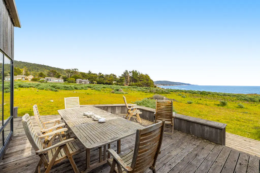 Aloha House - William Brunner-designed home with private hot tub, dogs welcome