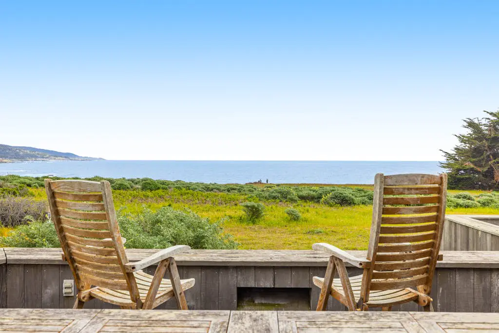 Aloha House - William Brunner-designed home with private hot tub, dogs welcome