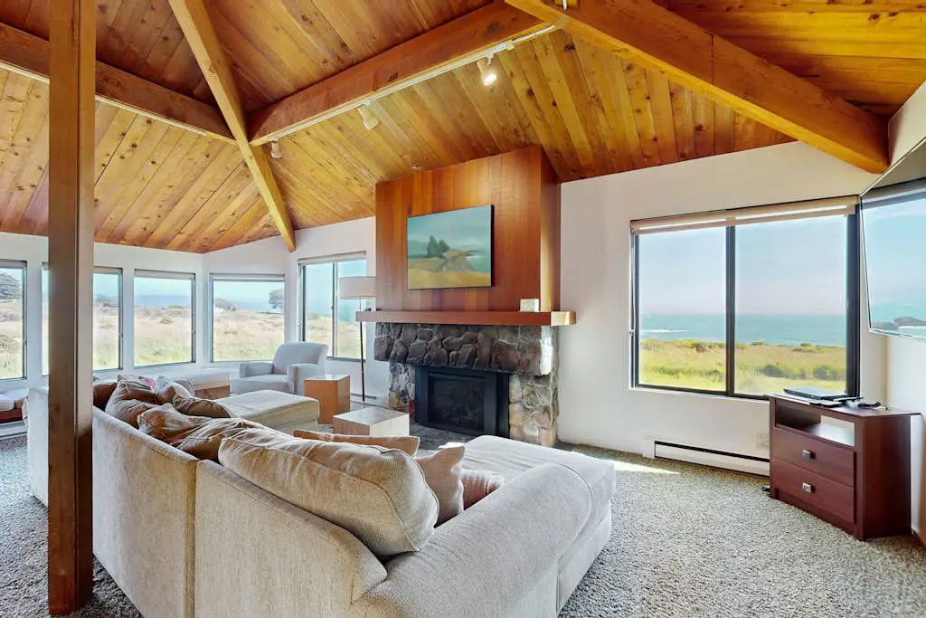 Bovill on Shell Beach - Oceanfront home with private hot tub near Shell Beach