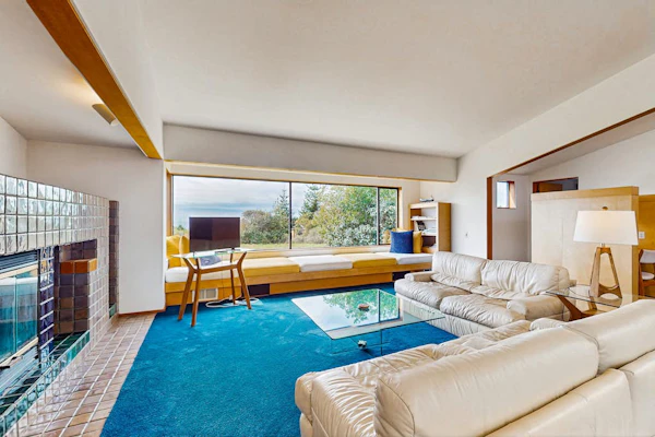 Ocean View Home with Private Hot Tub and Shared Pools and Saunas