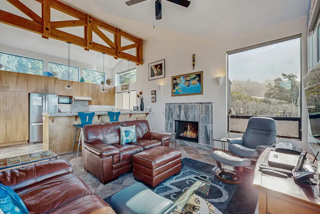 Sea Forever - Ocean-view Sea Ranch home with hot tub near Walk On Beach