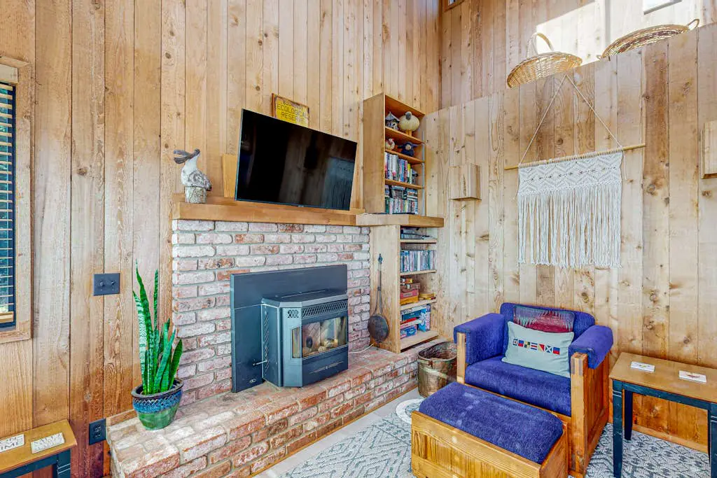 Clemons' Cottage - Ocean-view meadow home with deck & grill near Black Point, dogs welcome