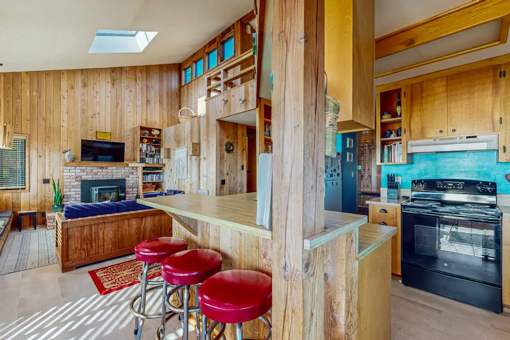Clemons' Cottage - Ocean-view meadow home with deck & grill near Black Point, dogs welcome