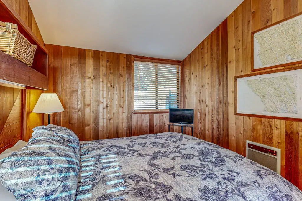 Clemons' Cottage - Ocean-view meadow home with deck & grill near Black Point, dogs welcome
