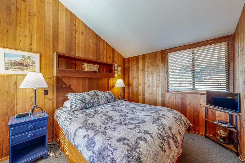 Clemons' Cottage - Ocean-view meadow home with deck & grill near Black Point, dogs welcome