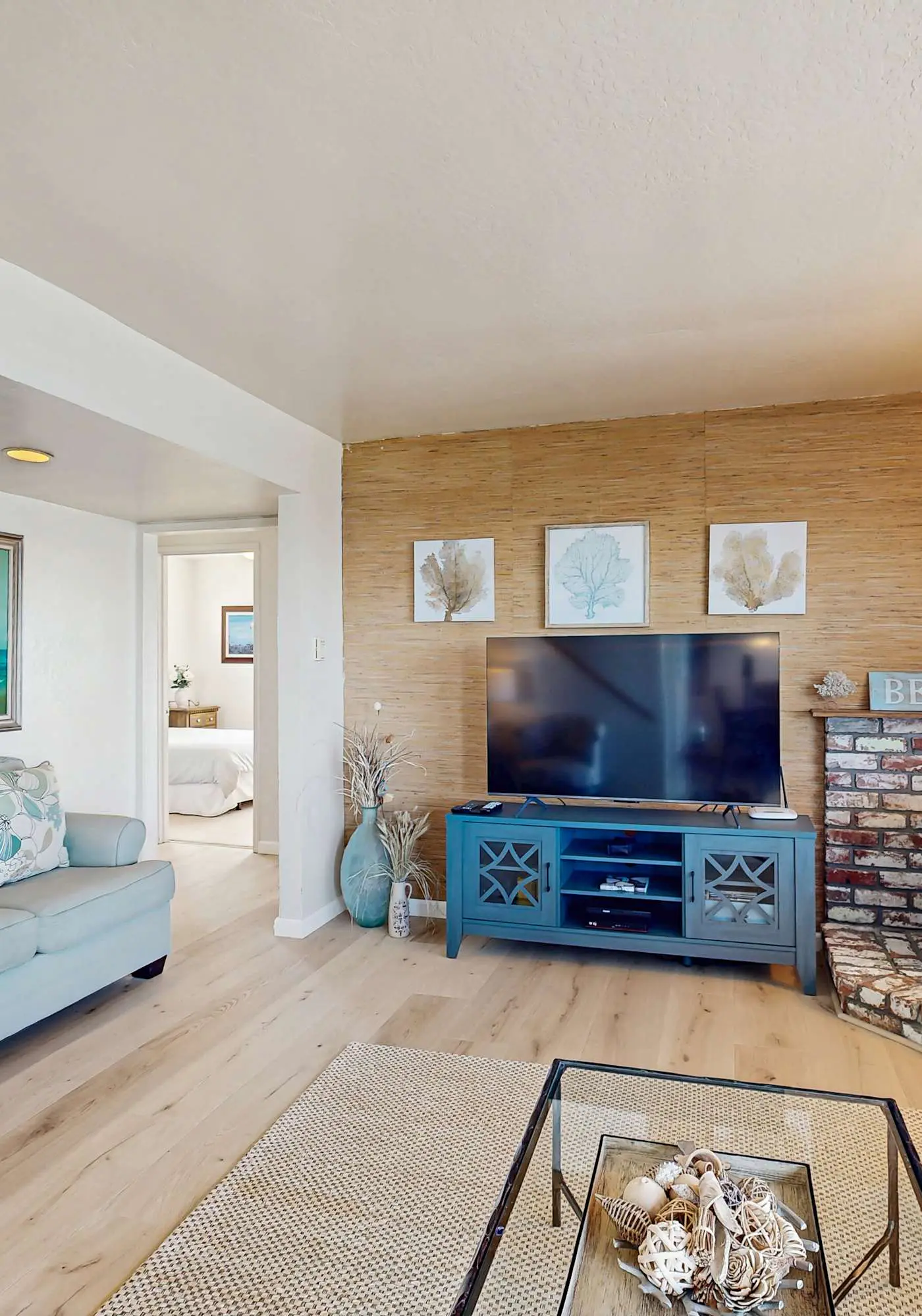The Lookout Point - Oceanfront home with fireplace & private hot tub - close to town