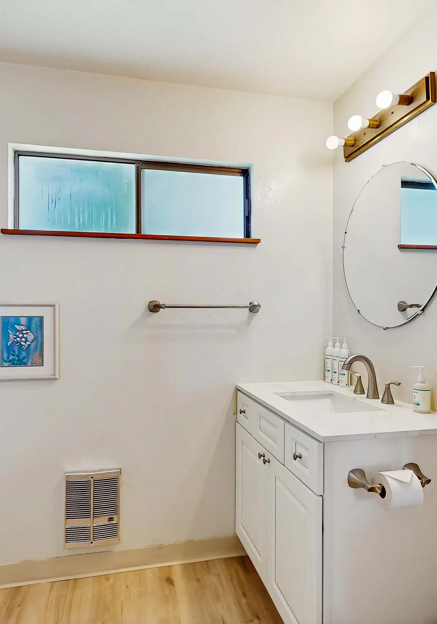 The Lookout Point - Oceanfront home with fireplace & private hot tub - close to town