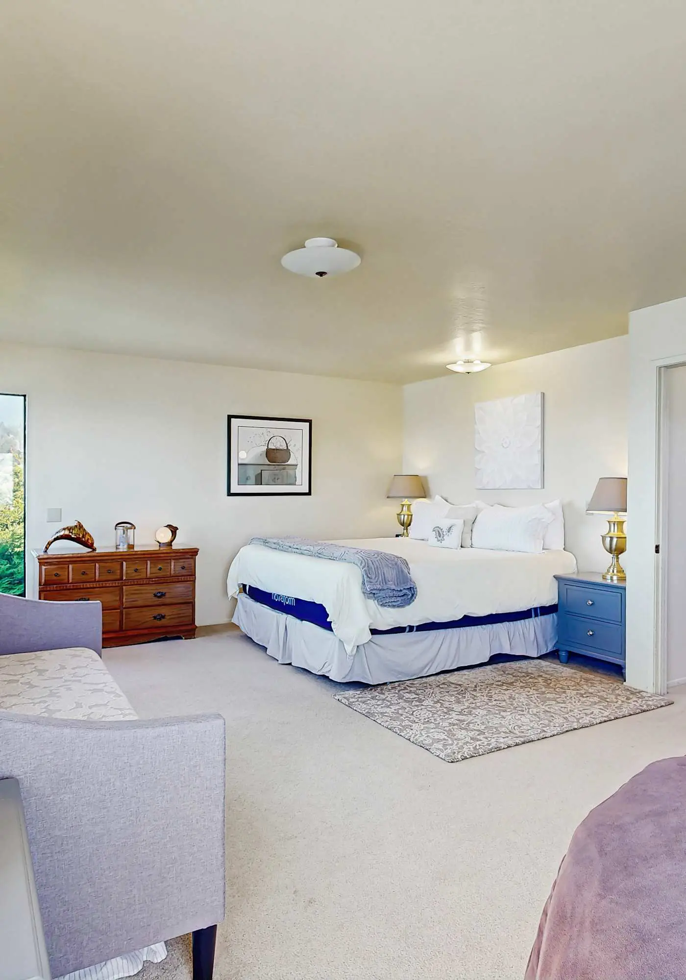 The Lookout Point - Oceanfront home with fireplace & private hot tub - close to town