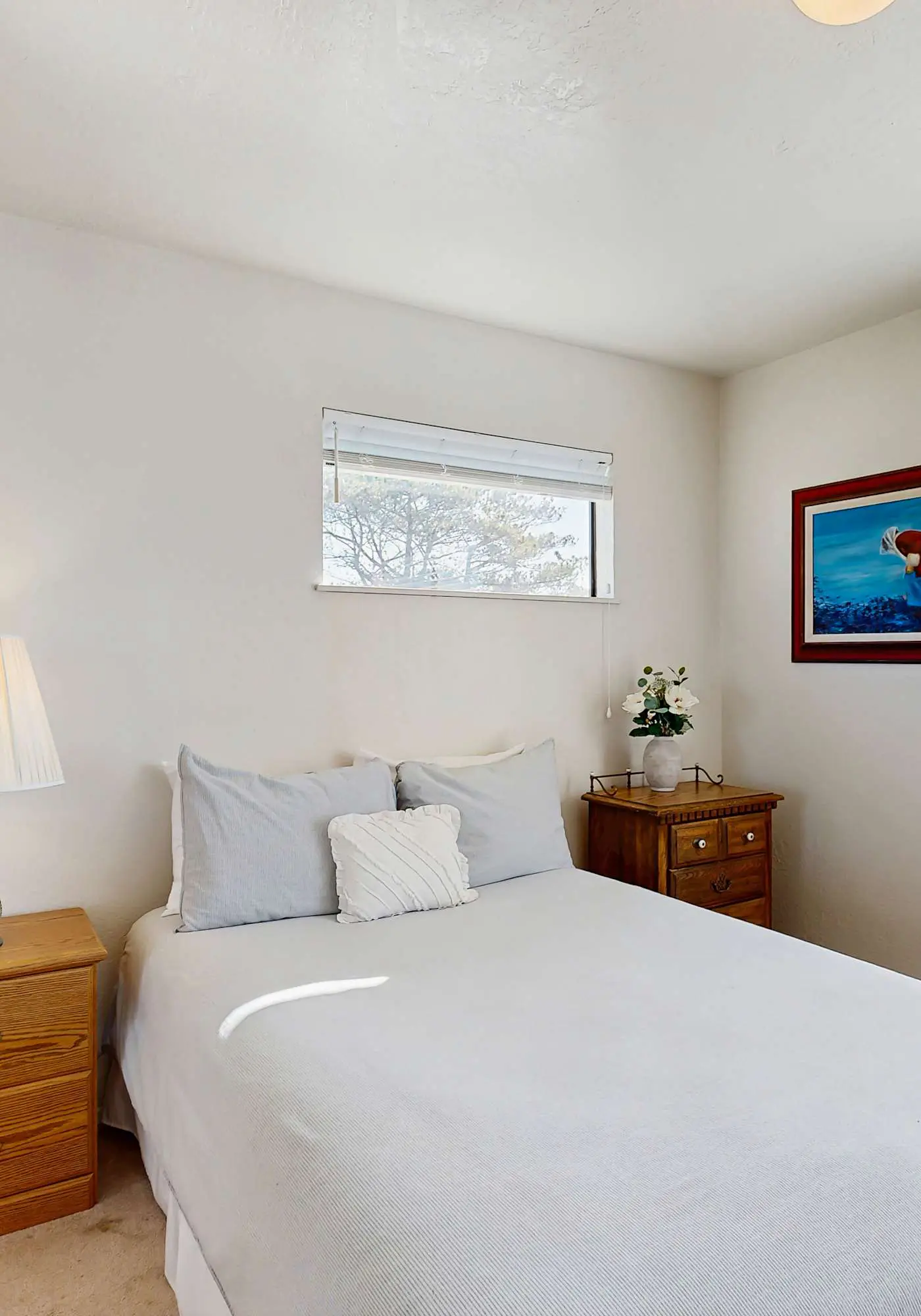 The Lookout Point - Oceanfront home with fireplace & private hot tub - close to town