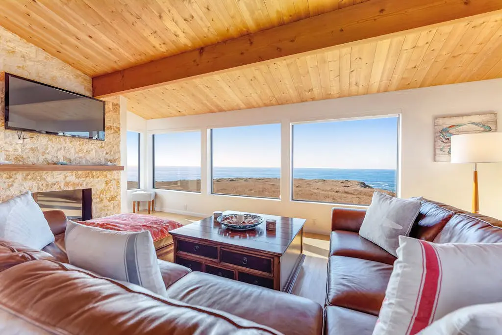 Dog-friendly home with cove views, a private hot tub, & rec center access