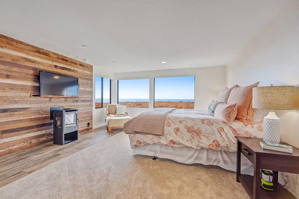 Dog-friendly home with cove views, a private hot tub, & rec center access
