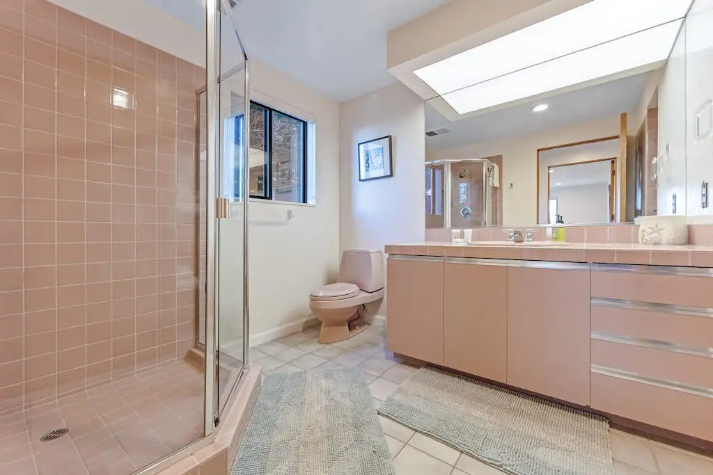 Dog-friendly home with cove views, a private hot tub, & rec center access