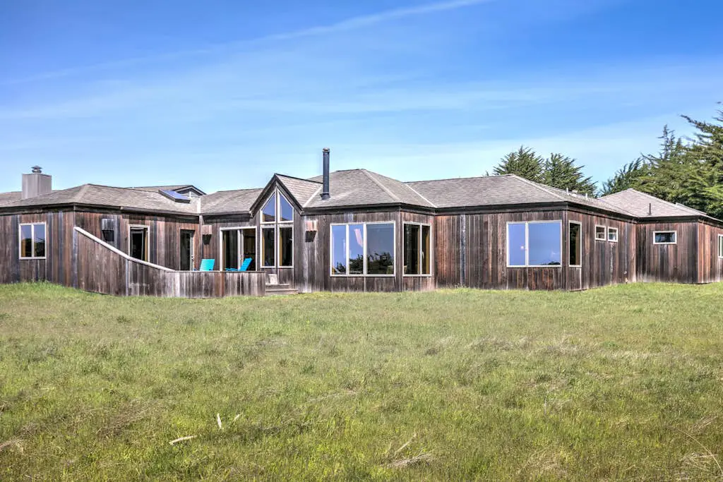 Toto House - Ocean-view Sea Ranch home near the Bluff Trail