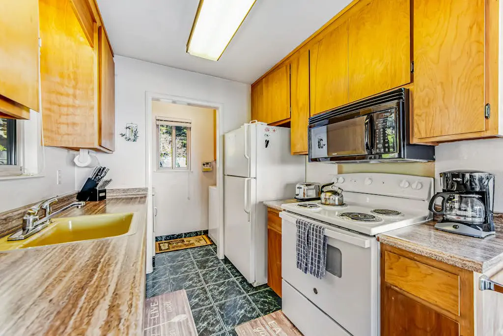 Cove House - Gualala cottage with private hot tub & ocean views near the bluffs