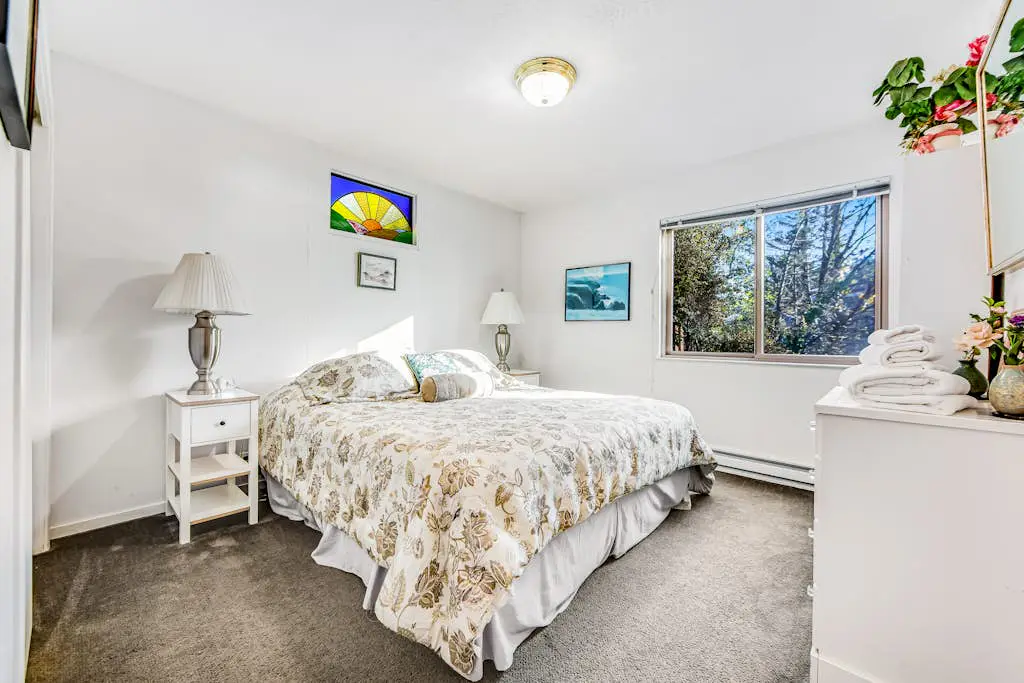 Cove House - Gualala cottage with private hot tub & ocean views near the bluffs
