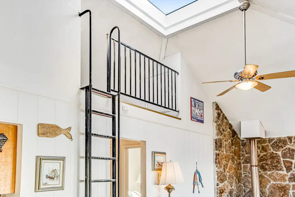 Cove House - Gualala cottage with private hot tub & ocean views near the bluffs