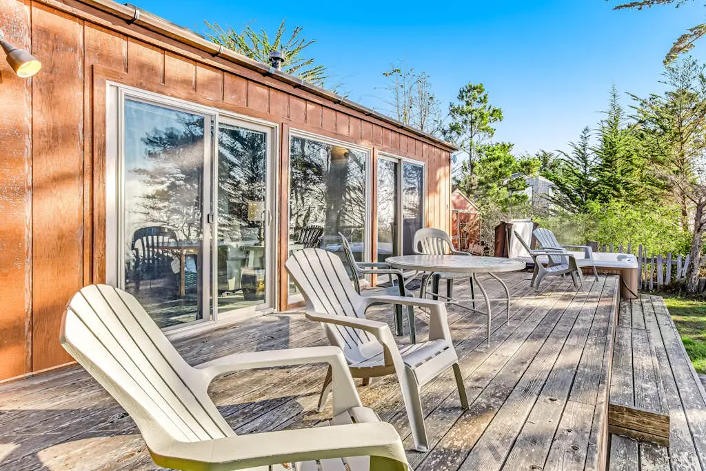Cove House - Gualala cottage with private hot tub & ocean views near the bluffs