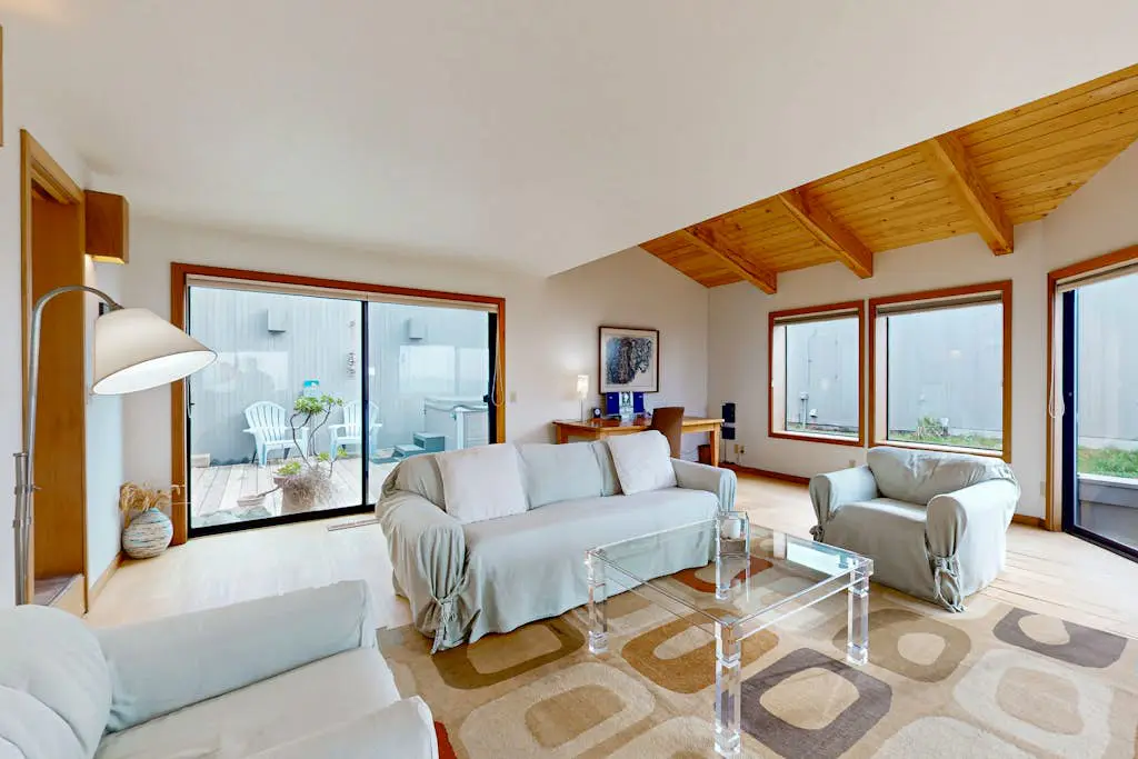 Double R - Sea Ranch blufftop home with private hot tub & EV charger