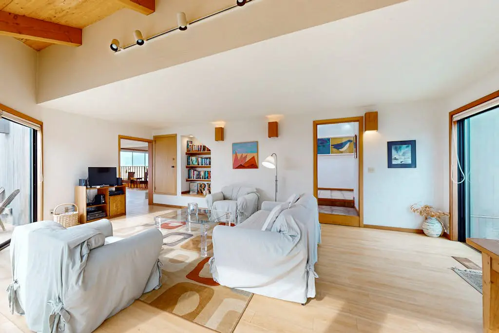 Double R - Sea Ranch blufftop home with private hot tub & EV charger