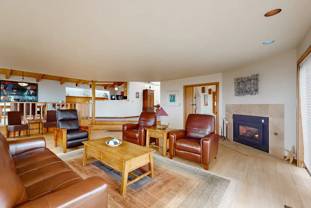 Double R - Sea Ranch blufftop home with private hot tub & EV charger