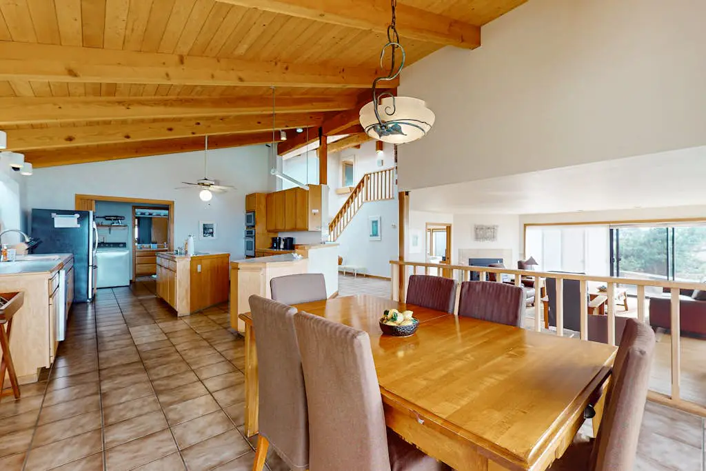 Double R - Sea Ranch blufftop home with private hot tub & EV charger