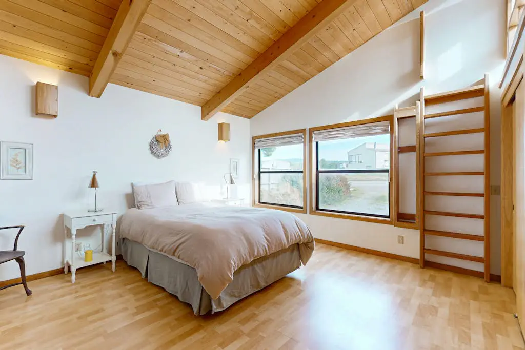 Double R - Sea Ranch blufftop home with private hot tub & EV charger