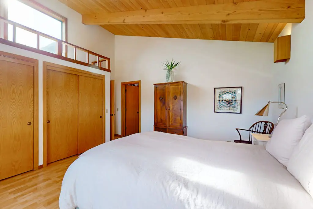 Double R - Sea Ranch blufftop home with private hot tub & EV charger