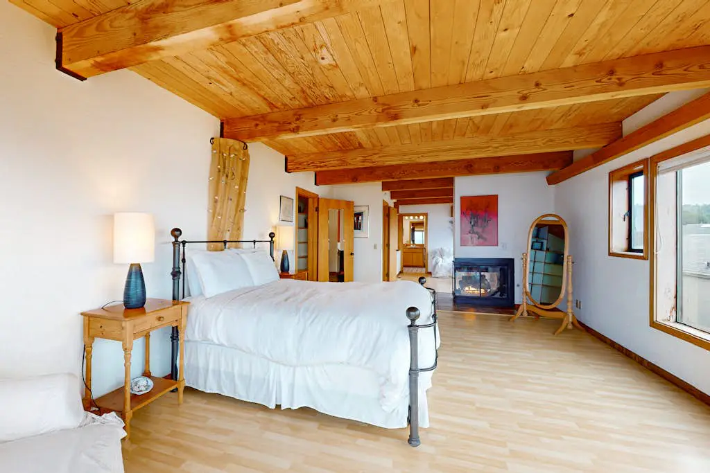 Double R - Sea Ranch blufftop home with private hot tub & EV charger