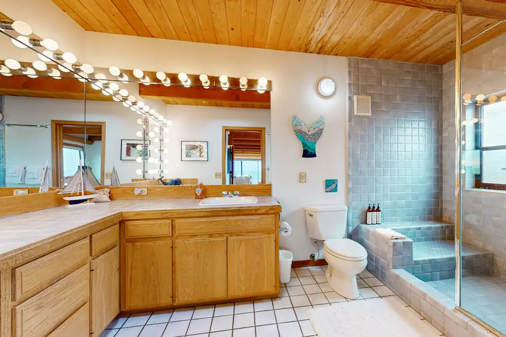 Double R - Sea Ranch blufftop home with private hot tub & EV charger