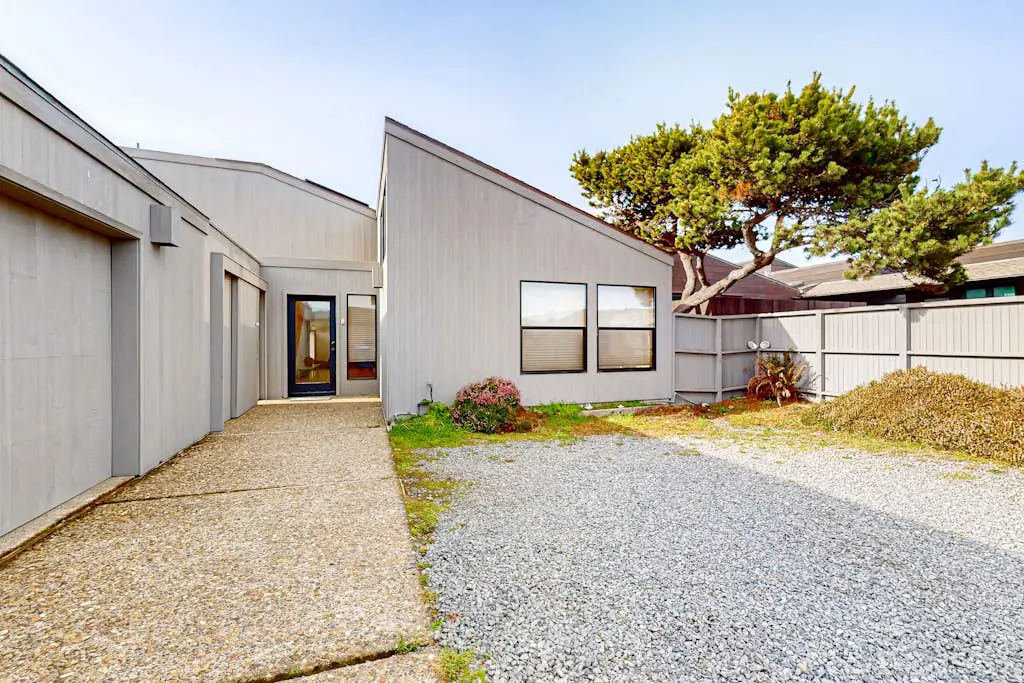 Double R - Sea Ranch blufftop home with private hot tub & EV charger