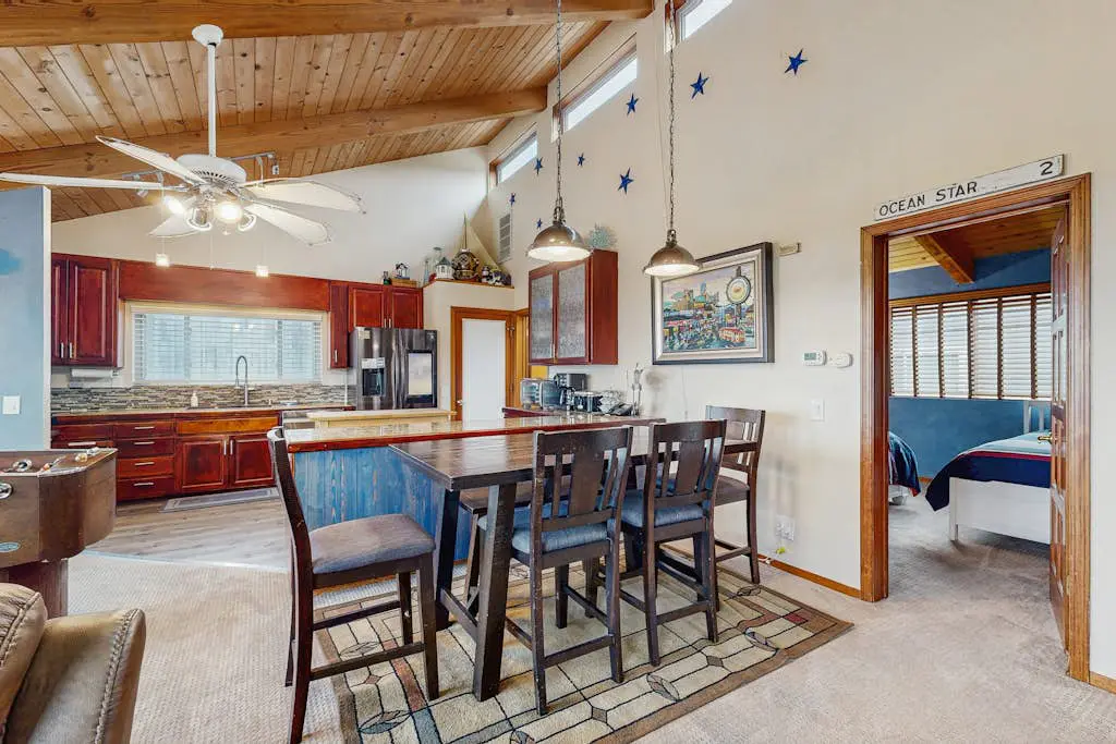 Ocean Star - Sea Ranch home with hot tub & game room, dogs welcome