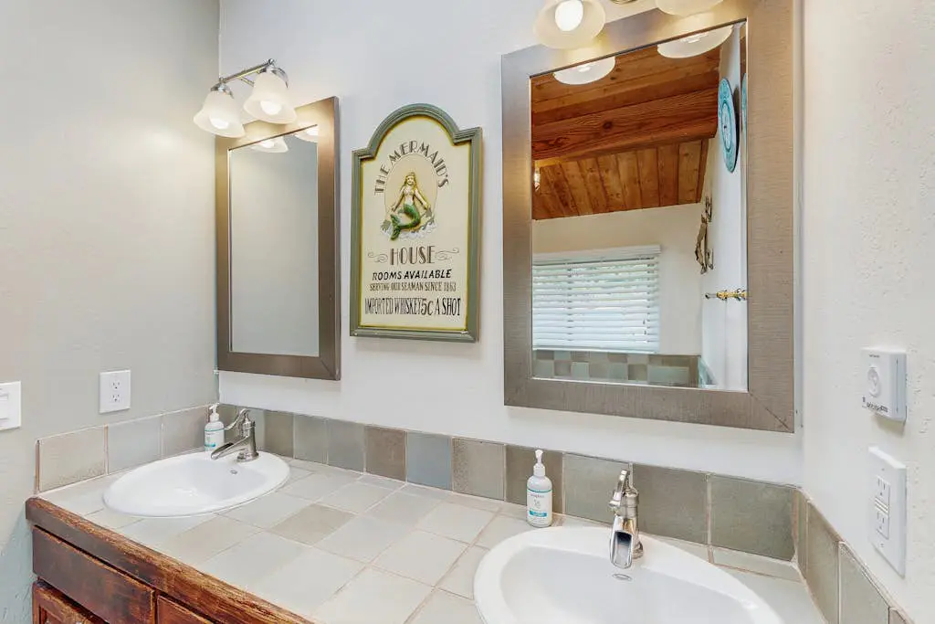 Ocean Star - Sea Ranch home with hot tub & game room, dogs welcome